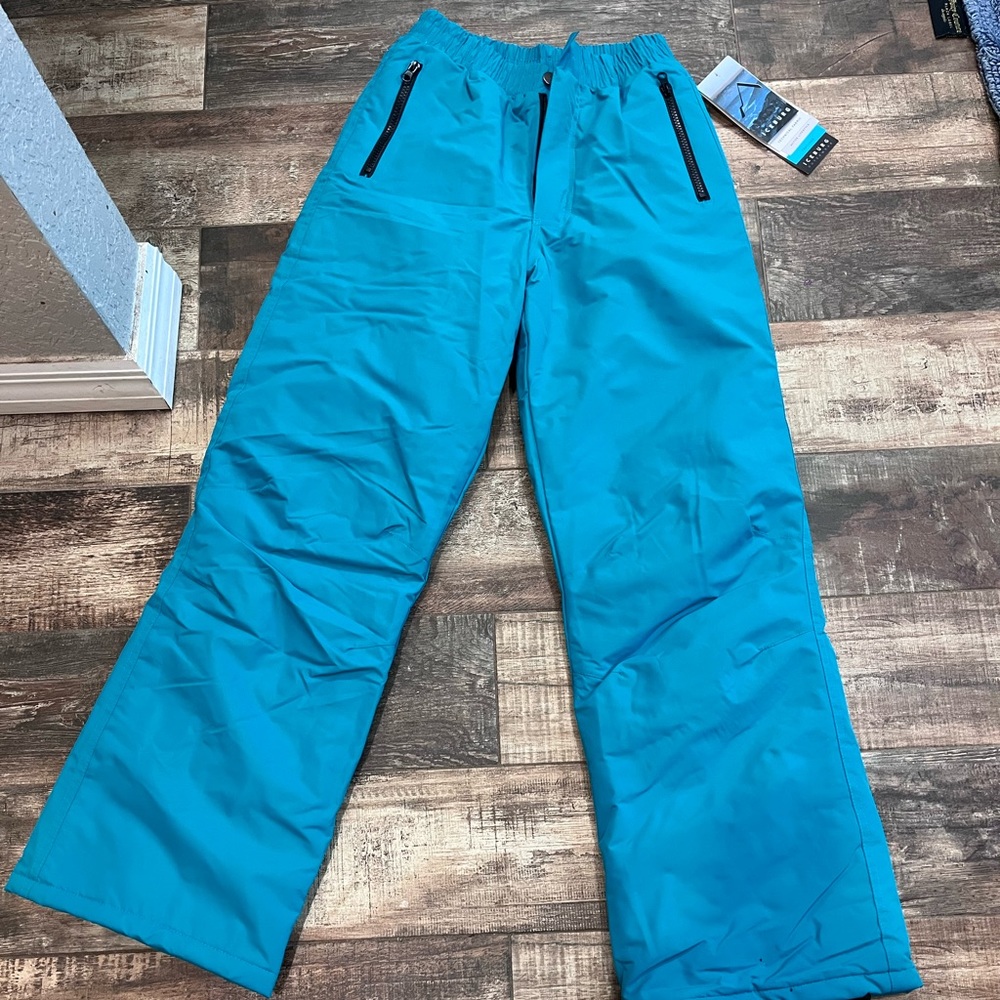 BNWT ski pants